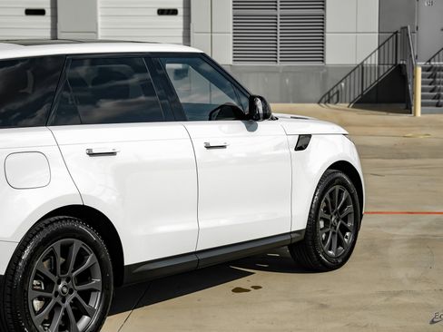 Used 2024 Land Rover Range Rover Sport SE image 15