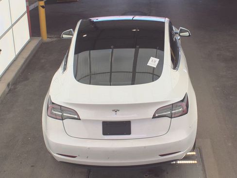 Used 2020 Tesla Model 3 Standard Range RWD image 5