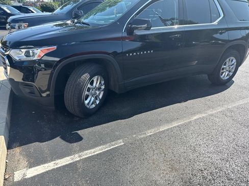 Used 2020 Chevrolet Traverse LS FWD image 1