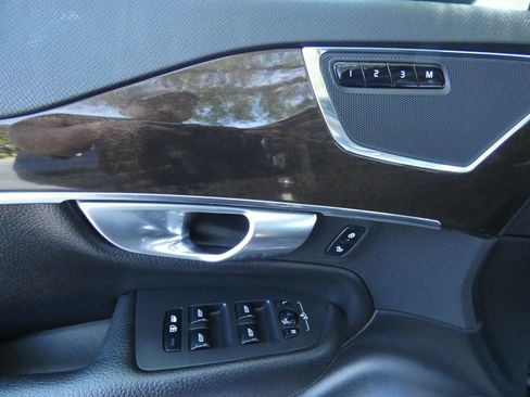 Used 2018 Volvo XC90 T6 Momentum w/ Convenience Package image 52