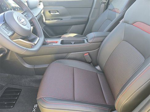 New 2026 Nissan Kicks SR w/ SR Premium Package FWD image 10