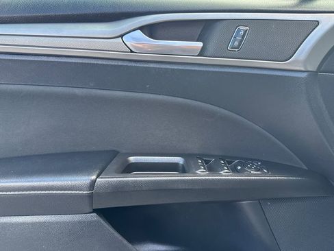 Used 2019 Ford Fusion SE FWD image 11