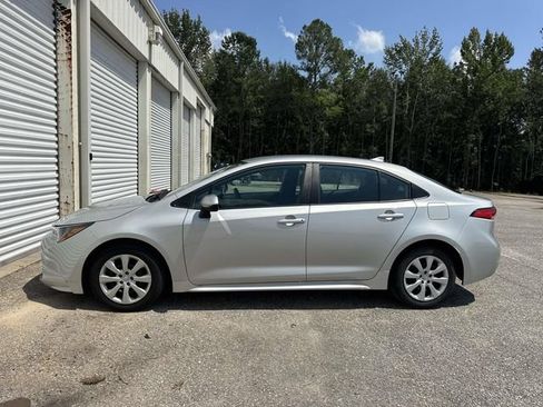 Used 2024 Toyota Corolla LE FWD image 15