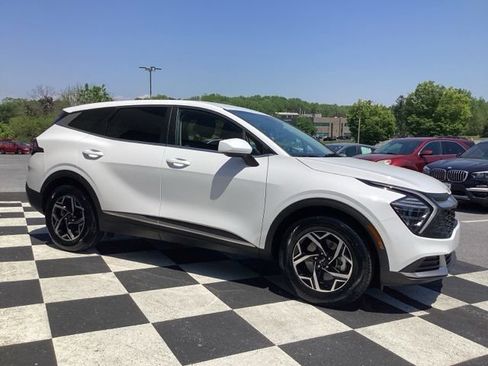 Used 2025 Kia Sportage LX FWD image 5