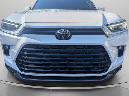 Used 2026 Toyota Grand Highlander AWD Hybrid image 3