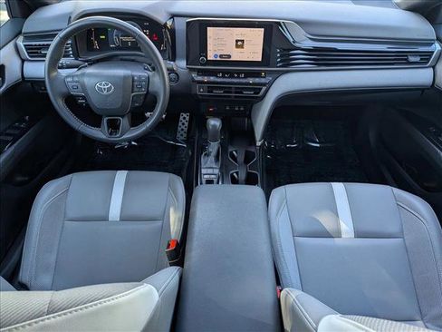 Used 2025 Toyota Camry SE image 16