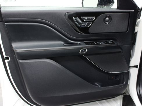 Used 2025 Lincoln Aviator AWD w/ Equipment Group 101A image 11