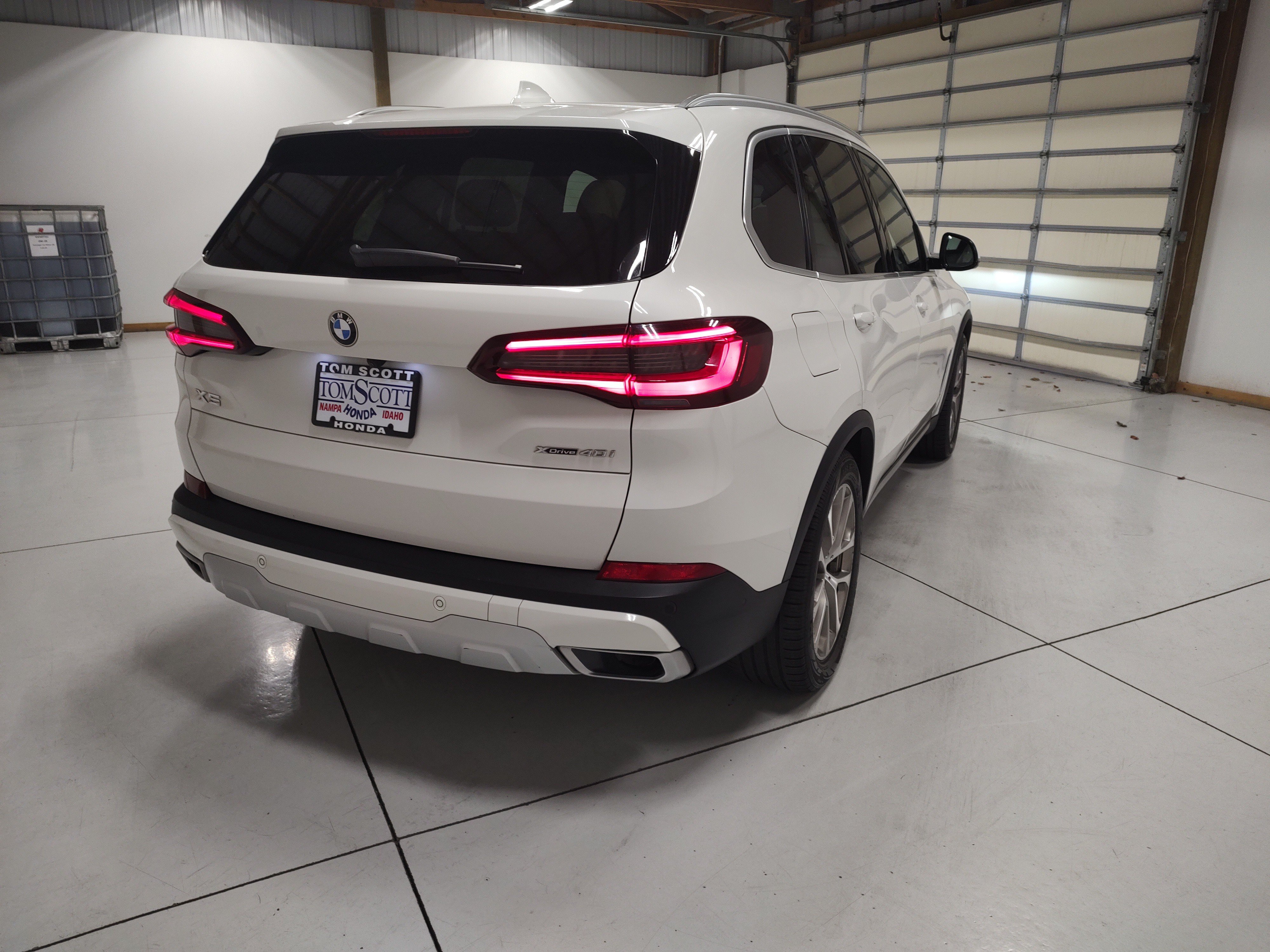 Used 2022 BMW X5 xDrive40i w/ Parking Assistance Package AWD/4WD image 13