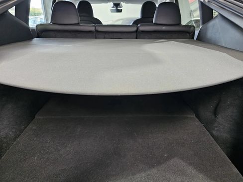 Used 2025 Tesla Model Y Long Range AWD/4WD image 9