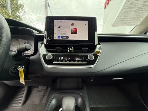 Used 2023 Toyota Corolla LE FWD image 9