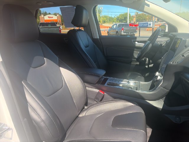Used 2022 Ford Edge Titanium AWD/4WD image 12