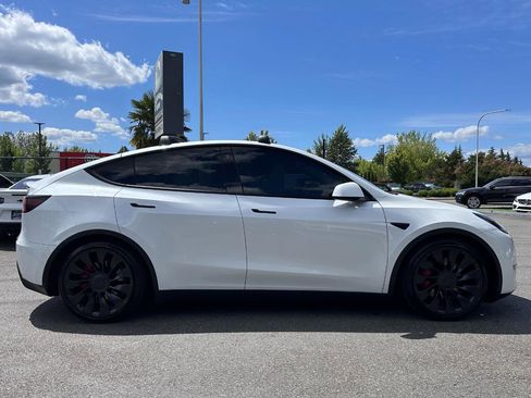 Used 2022 Tesla Model Y Performance AWD/4WD image 28