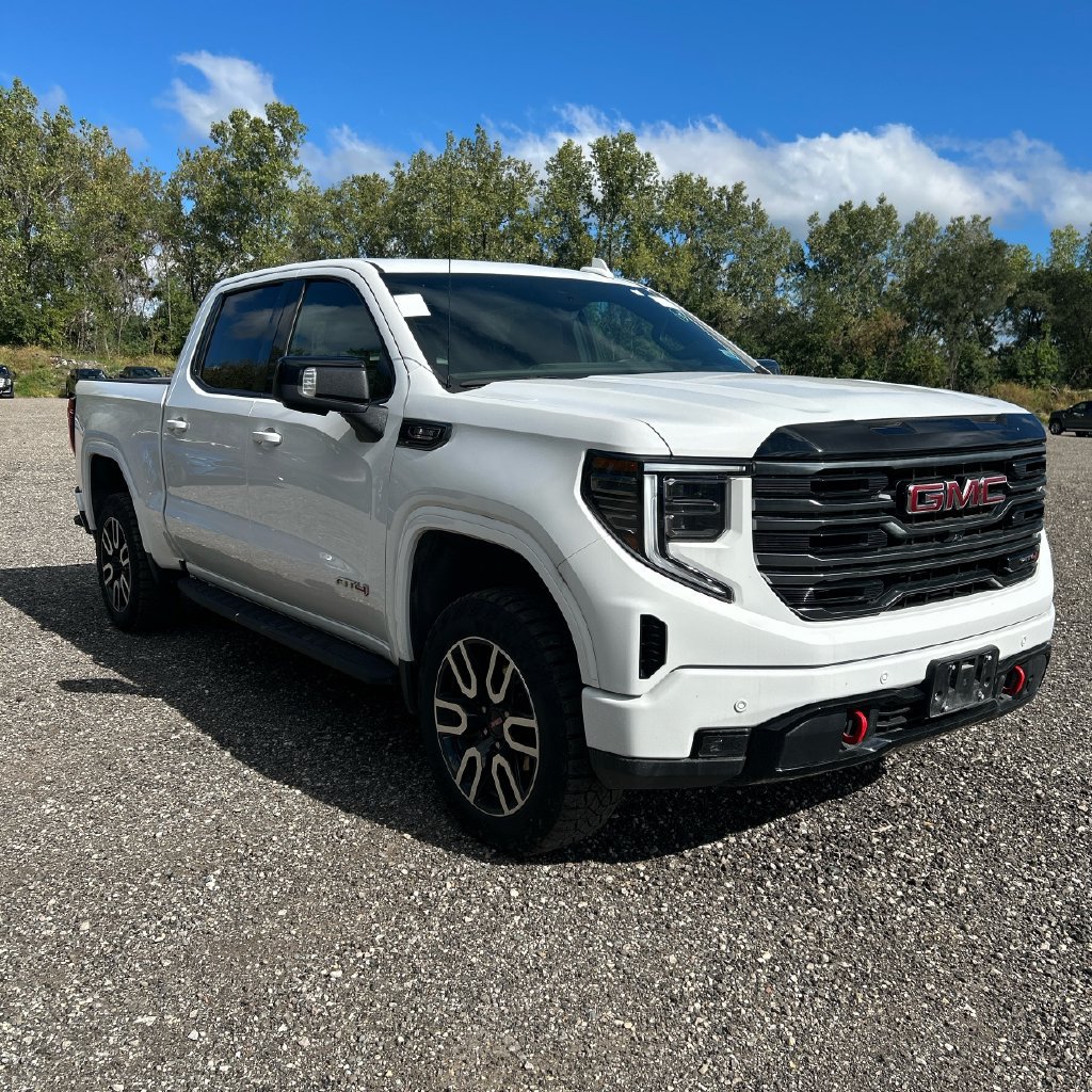 Used 2025 GMC Sierra 1500 AT4 w/ Technology Package AWD/4WD image 4