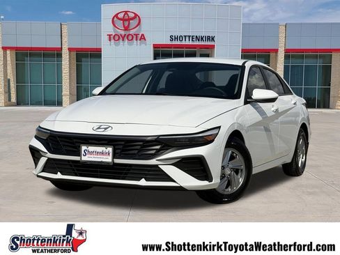 Used 2024 Hyundai Elantra SE FWD image 1