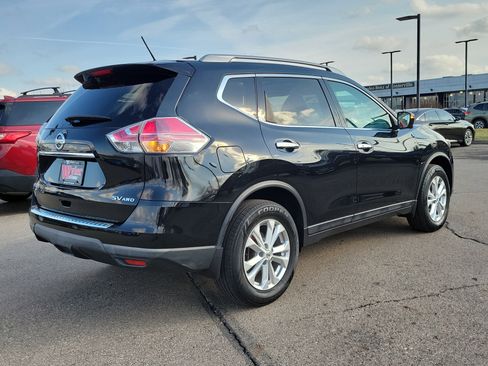 Used 2016 Nissan Rogue SV w/ SV Premium Package image 4