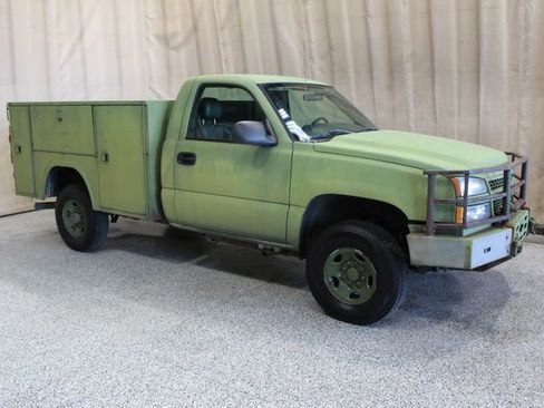 Used 2006 Chevrolet Silverado 2500 W/T w/ Heavy-Duty Power Package image 2