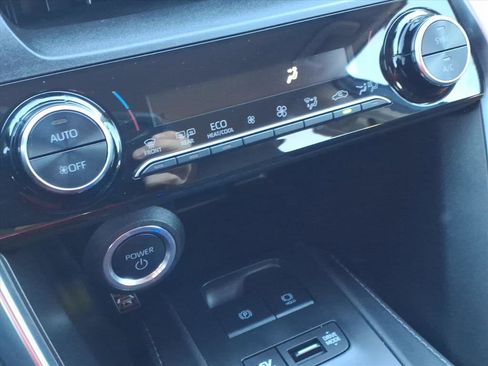 Certified 2023 Toyota Venza LE image 18