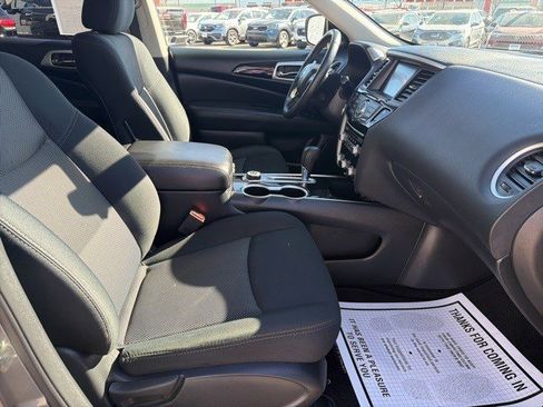 Used 2019 Nissan Pathfinder SV image 20