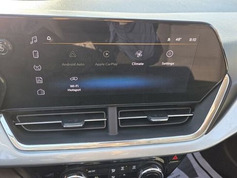 Used 2025 Chevrolet Trax LT image 21