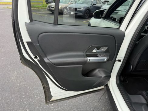 Used 2023 Mercedes-Benz GLB 250 4MATIC image 18