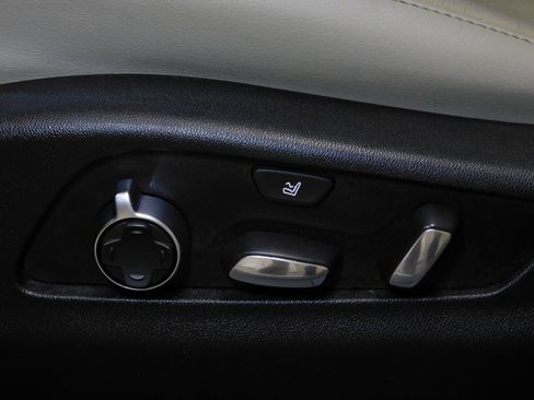 Used 2021 Cadillac XT4 Premium Luxury image 33