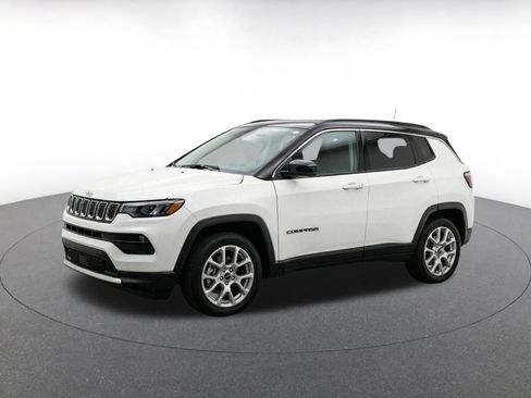 Used 2025 Jeep Compass Limited AWD/4WD image 10