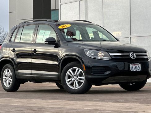 Used 2017 Volkswagen Tiguan S image 2
