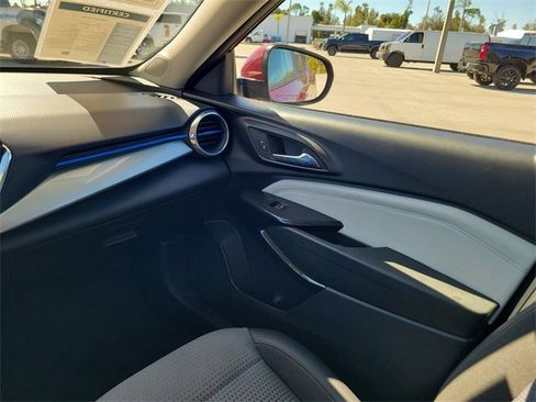 Certified 2025 Chevrolet Trax LT w/ LT Convenience Package image 12