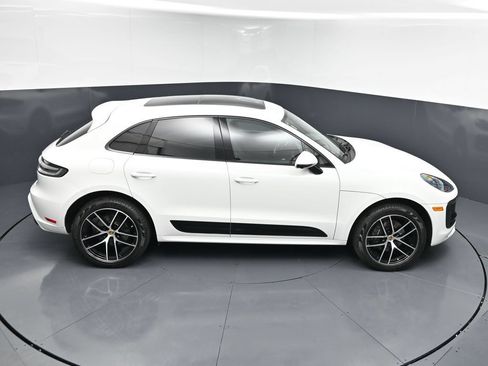 Used 2025 Porsche Macan AWD/4WD image 18
