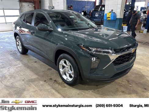 New 2026 Chevrolet Trax LS w/ LS Convenience Package FWD image 9