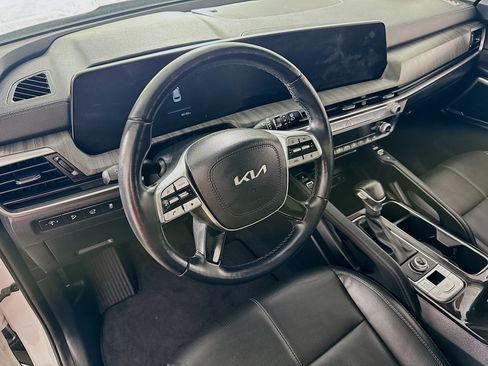 Used 2024 Kia Telluride EX w/ EX Captain's Chair Package AWD/4WD image 12