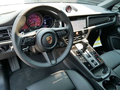 New 2025 Porsche Macan S image 4