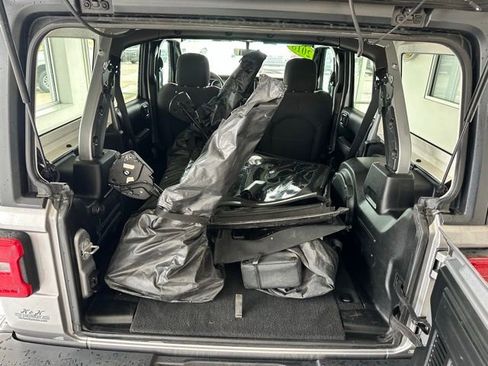 Used 2018 Jeep Wrangler Unlimited Sahara w/ Dual Top Group image 15