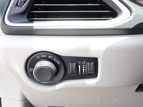 Used 2023 Chrysler Voyager LX FWD image 22