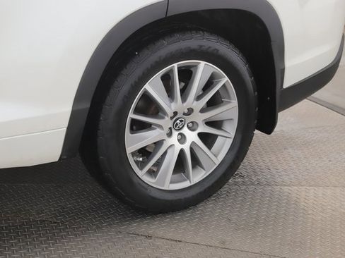 Used 2016 Toyota Highlander XLE image 14