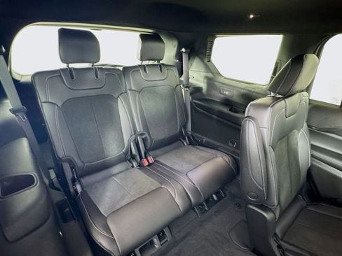 New 2025 Jeep Grand Cherokee L Laredo image 28