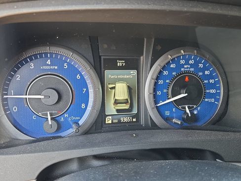 Used 2020 Toyota Sienna LE w/ Carpet Mat Package FWD image 11