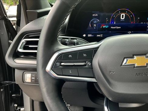 Used 2025 Chevrolet Traverse LT AWD/4WD image 11