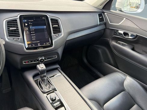 Used 2020 Volvo XC90 T6 Momentum w/ Protection Package Premier image 27