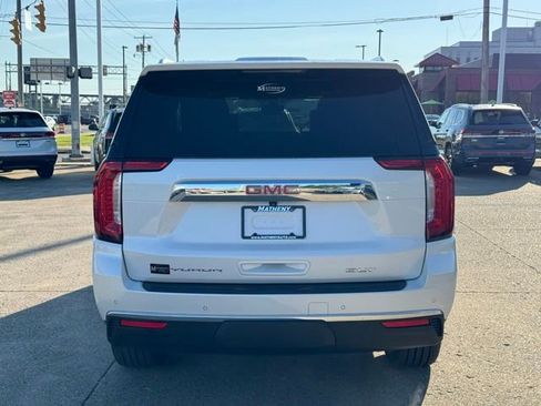 Used 2022 GMC Yukon XL SLT w/ SLT Luxury Package AWD/4WD image 4