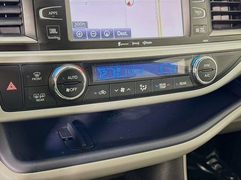 Used 2019 Toyota Highlander Limited FWD image 16