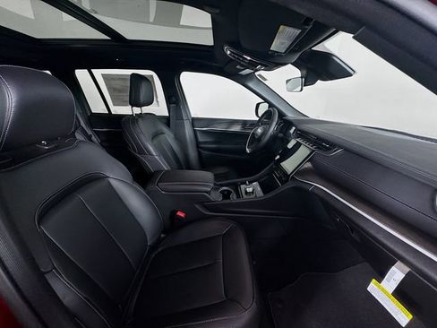 New 2025 Jeep Grand Cherokee Limited image 31