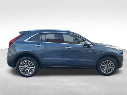 Used 2025 Cadillac XT4 Premium Luxury image 5