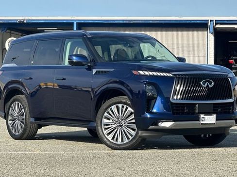 Used 2025 INFINITI QX80 Sensory image 2