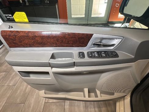 Used 2010 Chrysler Town & Country Touring FWD image 25