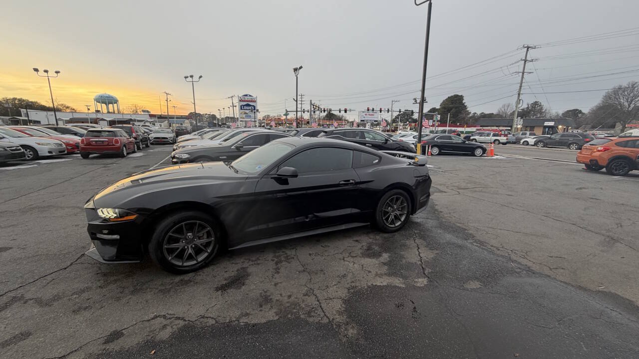 Used 2018 Ford Mustang Coupe RWD image 8