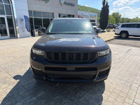 Used 2023 Jeep Grand Cherokee L Limited w/ Black Appearance Package AWD/4WD image 3