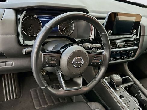 Used 2023 Nissan Pathfinder SV image 18