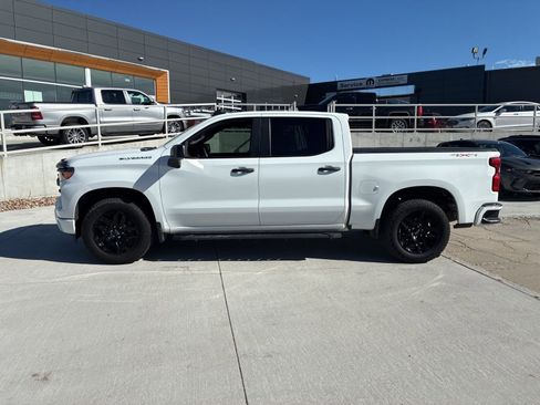 Used 2022 Chevrolet Silverado 1500 Custom image 2