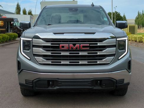 Used 2023 GMC Sierra 1500 SLE w/ X31 Off-Road Package image 9